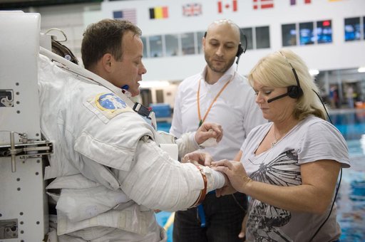 Expedition 27 and Expedition 28 crew members NBL training