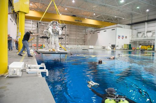 Expedition 27 and Expedition 28 crew members NBL training