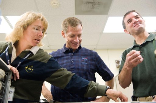 STS-335 crew training, Tool/Repair Kits with instructor Jeff Stone
