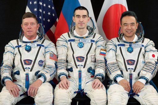 Expedition 26 prime and backup crew members portraits