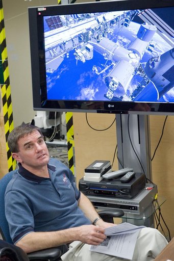 EVA training for Exp. 27 crew member Ron Garan, Exp. 28 Mike Fossum and STS-135 Doug Hurley, Rex Walheim and Sandra Magnus