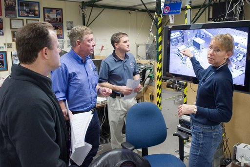EVA training for Exp. 27 crew member Ron Garan, Exp. 28 Mike Fossum and STS-135 Doug Hurley, Rex Walheim and Sandra Magnus