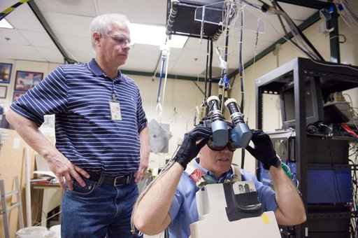 STS-133 crew training in VR Lab with replacement crew member Steve Bowen