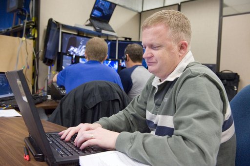 STS-133 crew training in VR Lab with replacement crew member Steve Bowen