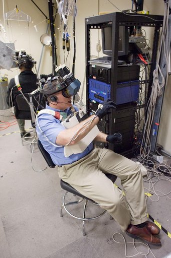 STS-133 crew training in VR Lab with replacement crew member Steve Bowen