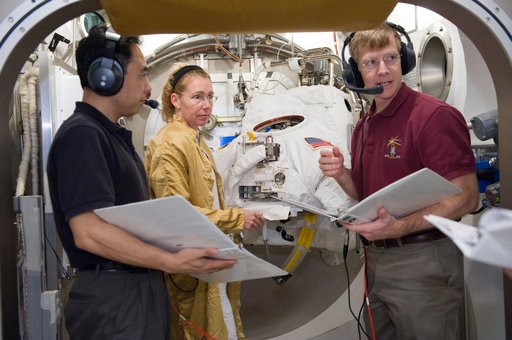SSATA Crew Training and EMU Verification for STS-135 astronaut Sandra Magnus.
