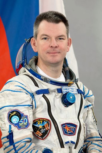 Expedition 27 prime and backup crew and individual portraits from Russia
