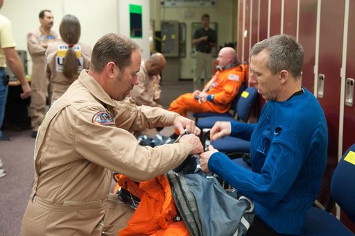 STS-134 crew during CCTII Prelaunch Ingress/Egress 91020 training