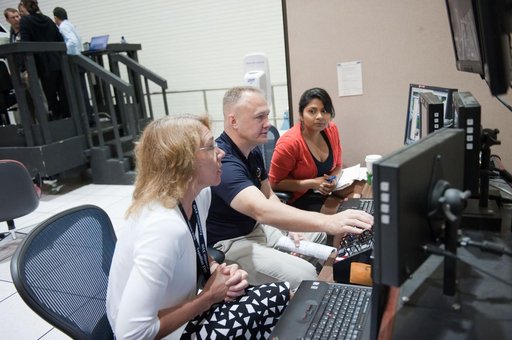 STS-135 crew during Rendezvous Training session in Building 16 dome
