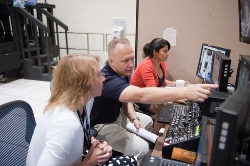STS-135 crew during Rendezvous Training session in Building 16 dome