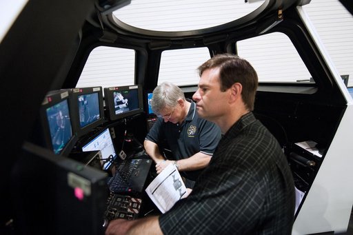 STS-134 crew during PDRS PRF ADV (AMS) traiining