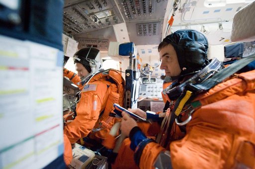 STS-135 crew and training team during ASC/CAP/DES