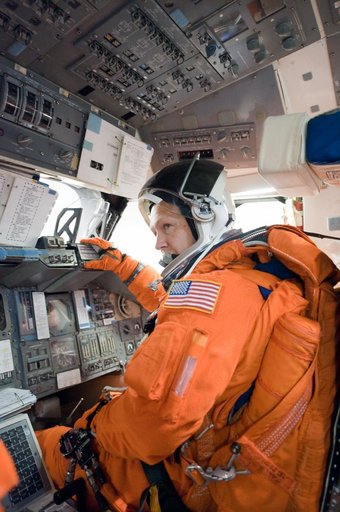 STS-135 crew and training team during ASC/CAP/DES