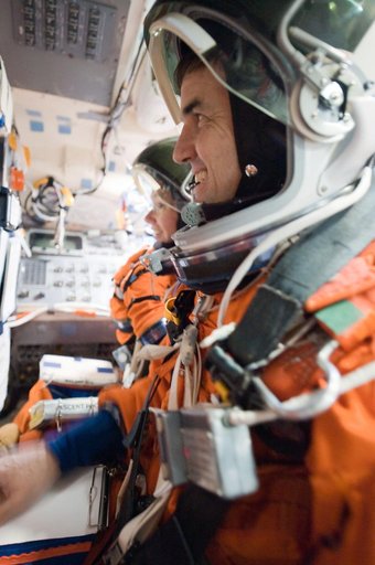 STS-135 crew and training team during ASC/CAP/DES