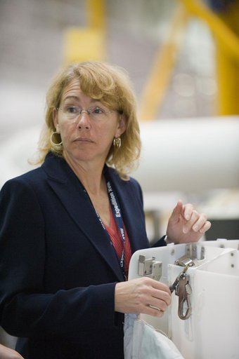 STS-135 crew members Rex Walheim and Sandra Magnus during EVA TPS OPS at 1G Trainer at the NBL.