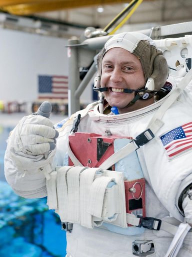 STS-134 crew members Michael Fincke and Greg Chamitoff during their final EVA4 training run at the NBL.