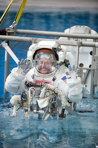 STS-134 crew members Michael Fincke and Greg Chamitoff during their final EVA4 training run at the NBL.