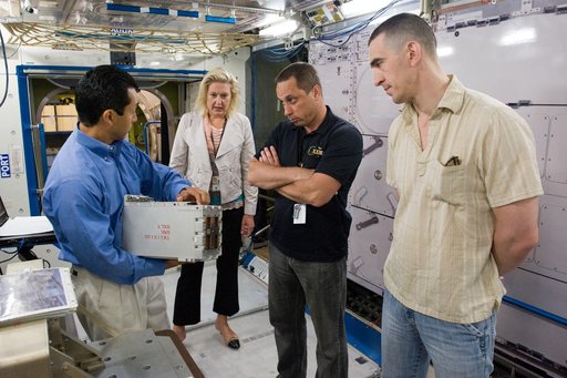 Expedition 29 crew during OOM skills training in ISS mockups