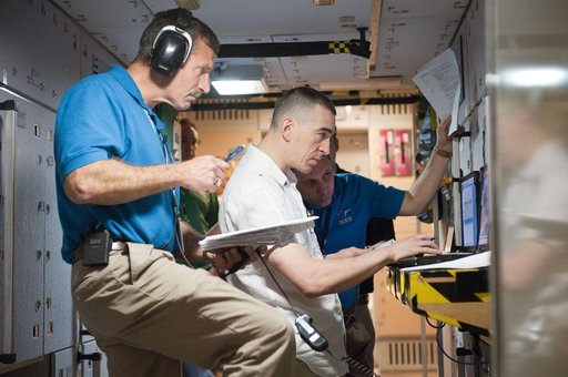 Expedition 29/30 Emergency Ops training in ISS mockups