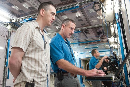 Expedition 29/30 ISS Routine Ops training in ISS mockups