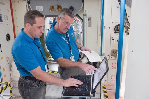 Expedition 29/30 ISS Routine Ops training in ISS mockups