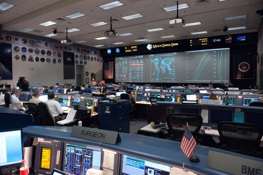 STS-134 Flight Controllers on Console - Landing