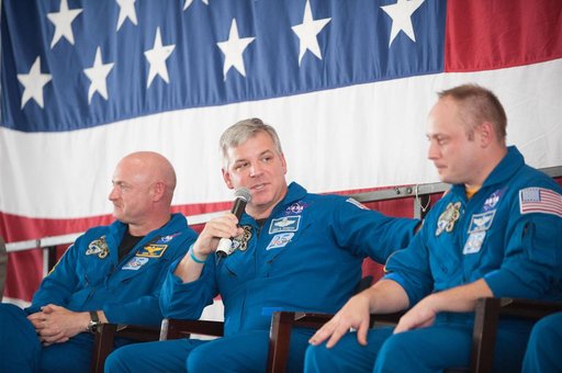 STS-134 Crew Return, Ellington 990