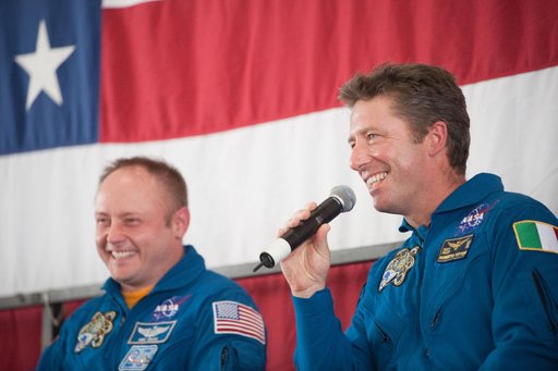 STS-134 Crew Return, Ellington 990