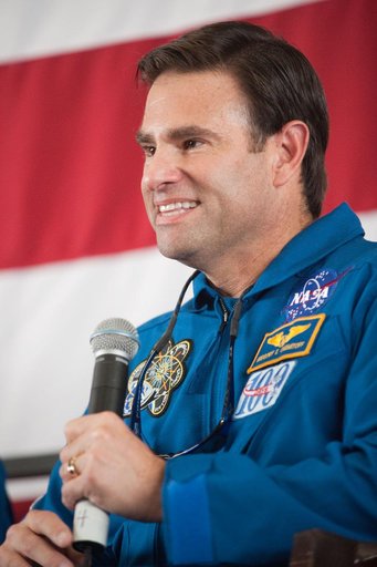 STS-134 Crew Return, Ellington 990