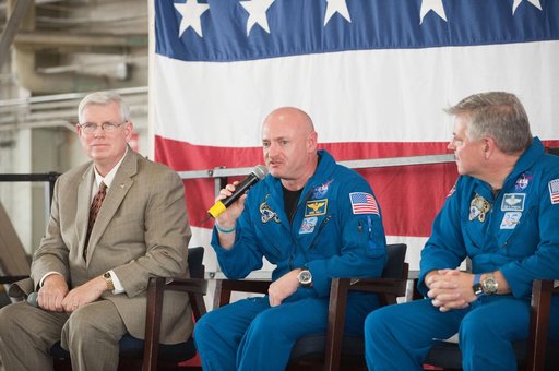 STS-134 Crew Return, Ellington 990