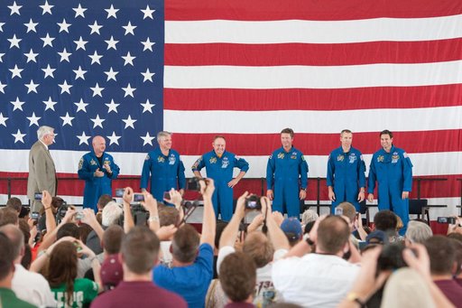 STS-134 Crew Return, Ellington 990