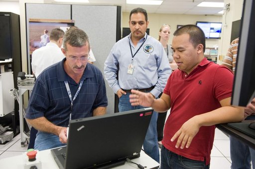 Expedition 29/30 crew training with astronaut Dan Burbank