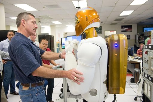 Expedition 29/30 crew training with astronaut Dan Burbank