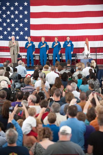 STS-135 Crew Return