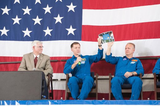 STS-135 Crew Return