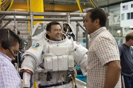 Expedition 32 crew members Suni Williams and Aki Hoshide conduct pre-test briefings