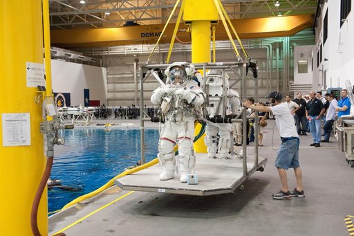 Expedition 32 crew members Suni Williams and Aki Hoshide conduct pre-test briefings