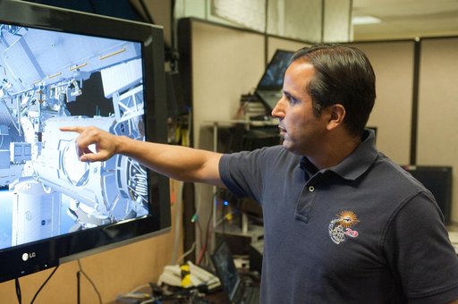 ISS Expedition 31 crew member Joe Acaba during training in VR Lab.