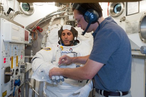 SSATA Crew Training in the SSATA Chamber