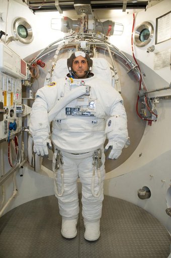 SSATA Crew Training in the SSATA Chamber