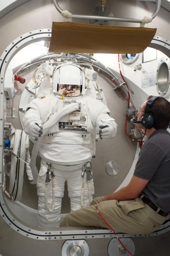 SSATA Crew Training in the SSATA Chamber