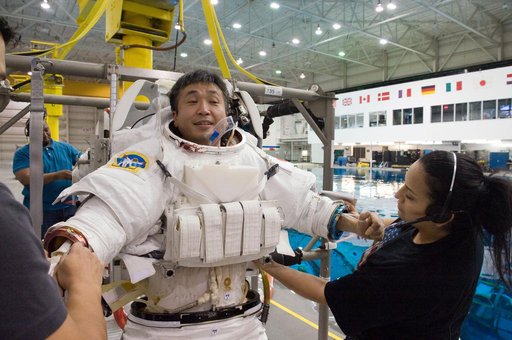 jsc2012e048057