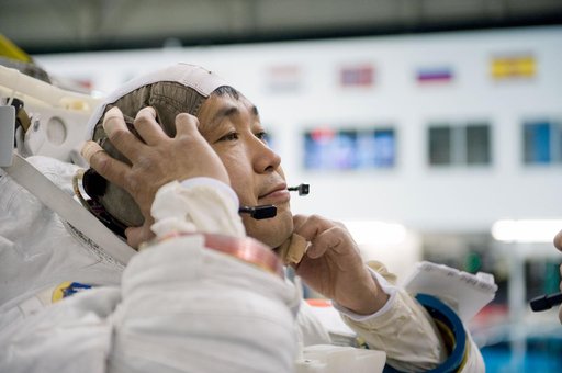 jsc2012e048062