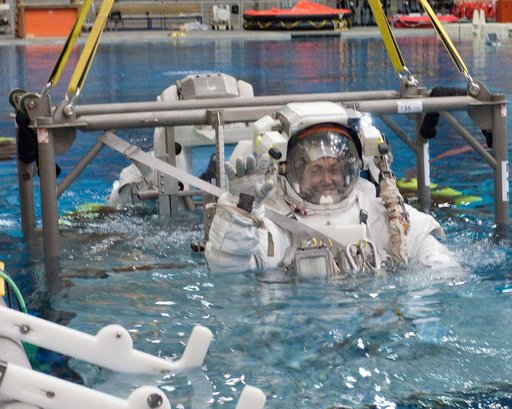 jsc2012e048077