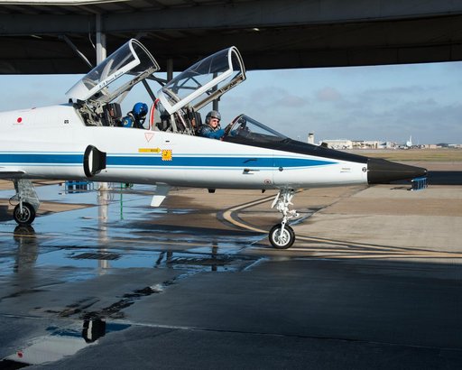 Scott Kelly during T-38 flight prep