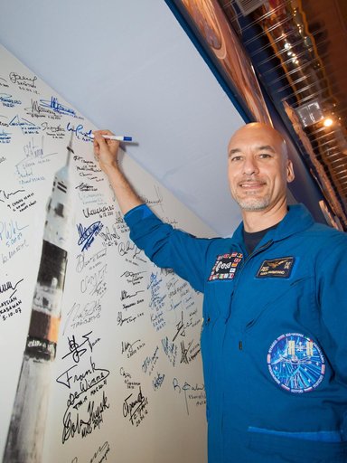 jsc2013e048423