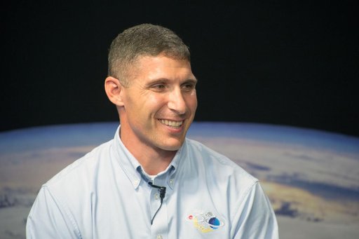 jsc2013e067458