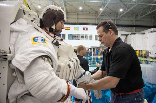jsc2013e074353