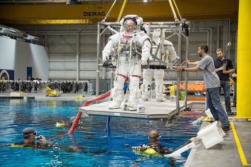 jsc2013e074379