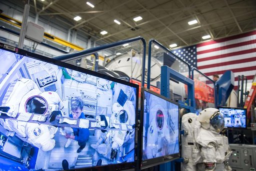 PHOTO DATE:  04-23-15.LOCATION:   Bldg. 9NW - ISS Airlock Mockup .SUBJECT: Expedition 48/49 (Soyuz 47) crew members Kate Rubins and Takuya Onishi with Soyuz 49 crew member Peggy Whitson during ISS EVA P/P 1 training with instructor Grant Slusser.PHOTOGRAPHER:  BILL STAFFORD